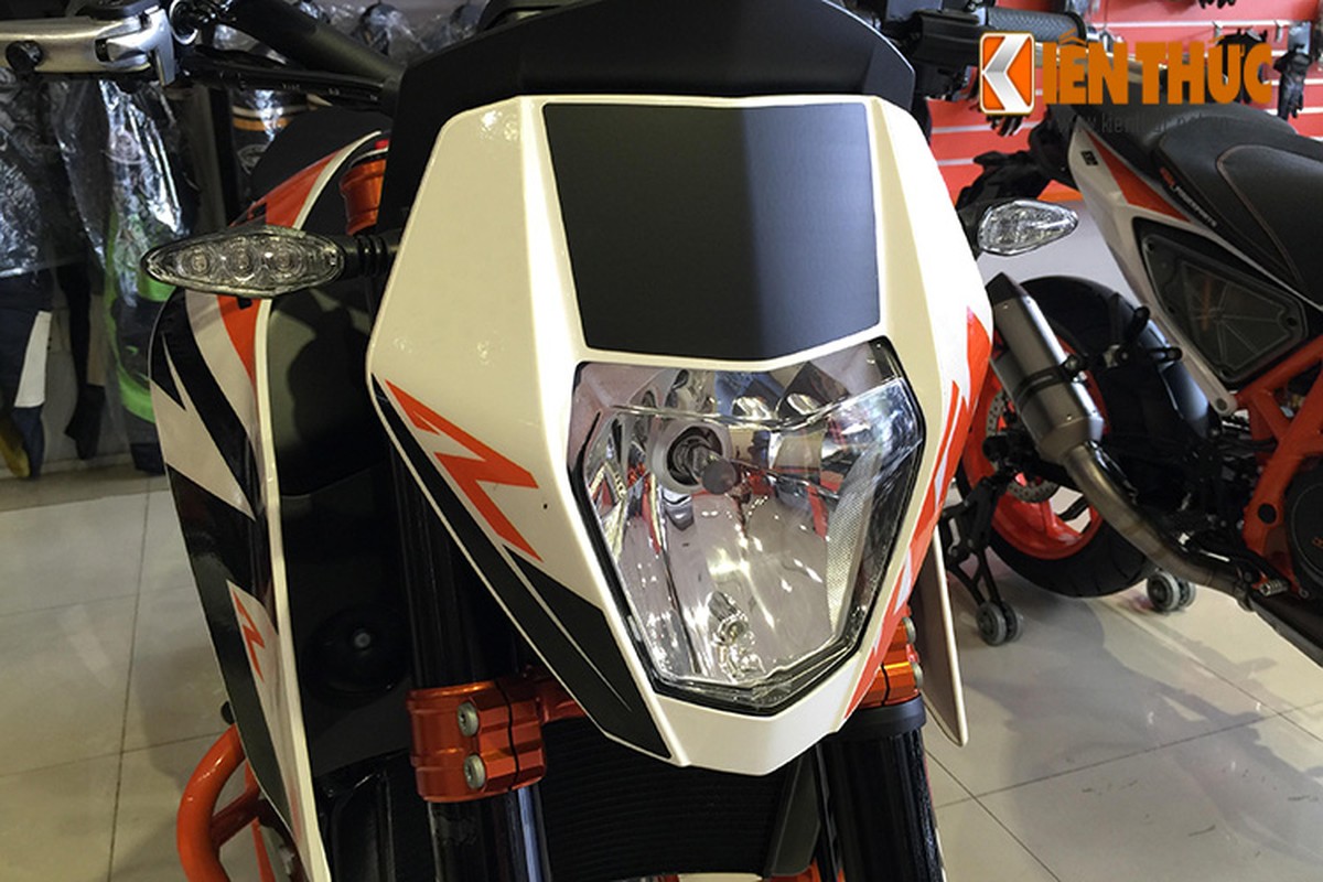 Can canh KTM Duke 690R 2015 dau tien ve Viet Nam-Hinh-5